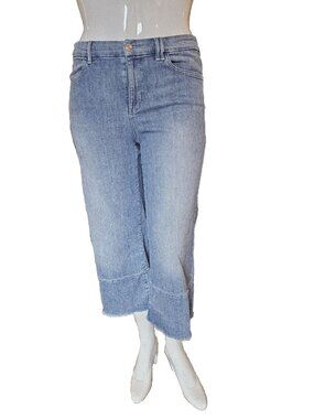 GUESS Light Blue Mid-Rise Boho Wide Leg Frayed Hem Jeans/ Denim Culottes Size 32